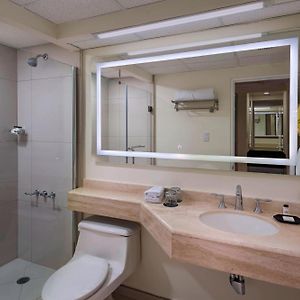 Sheraton Club Queen Room